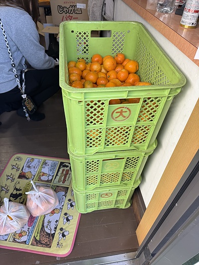 手が黄色くなるはずや