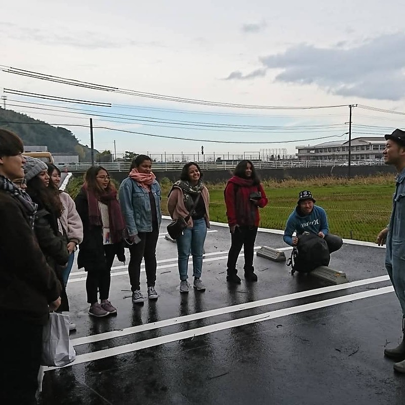 恋叶トンネルアートAPUの学生・空間ペインター1