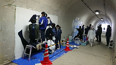 空間ペインター壁画制作：恋叶トンネル、真玉中学校2