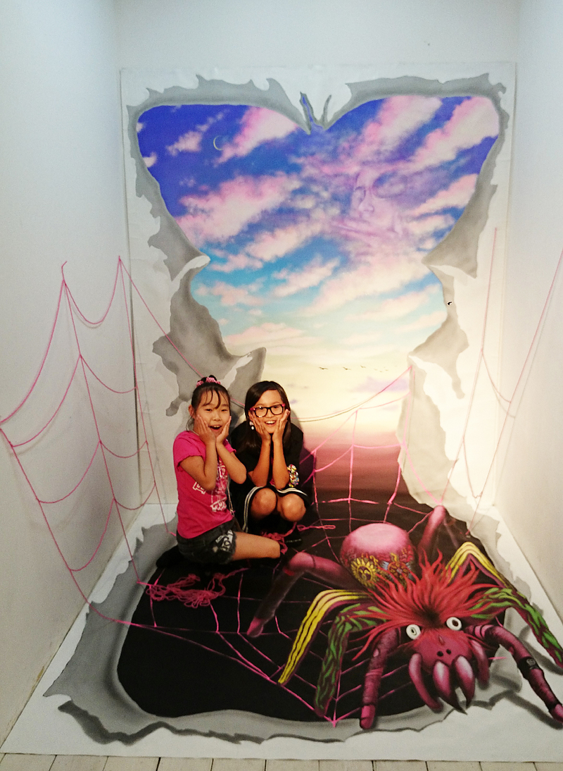 空間ペインター20周年_3Dトリックアート＿hide_芳賀健太＿ピンクスパイダー