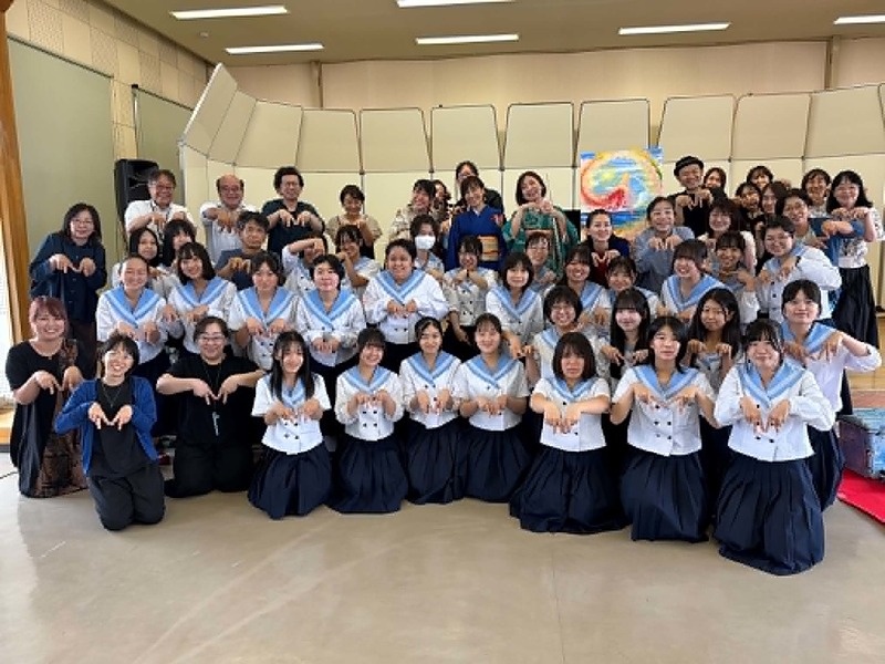芳賀健太 講演会 芸術で生きる 緑丘高校 芳賀健太 講演会 芸術で生きる 緑丘高校