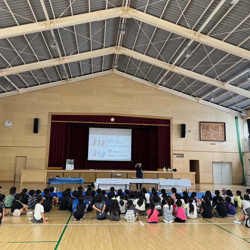 空間ペインター 芳賀健太 ワークショップ キーホルダー制作 わくわく 学童保育 空間ペインター 芳賀健太 ワークショップ キーホルダー制作 わくわく 学童保育