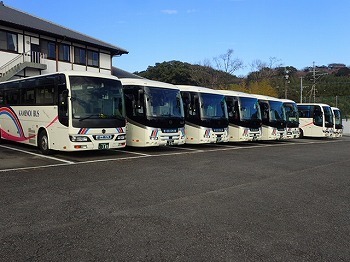 亀の井バス高速車両