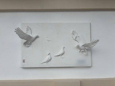 漆喰で表現する「平和の象徴」――鳩の鏝絵