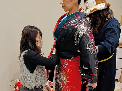 振袖の着付けに応用する舞踊着付けの技術とは