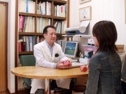 患者さんの顔を見ることが野村さんの診療の第一歩
