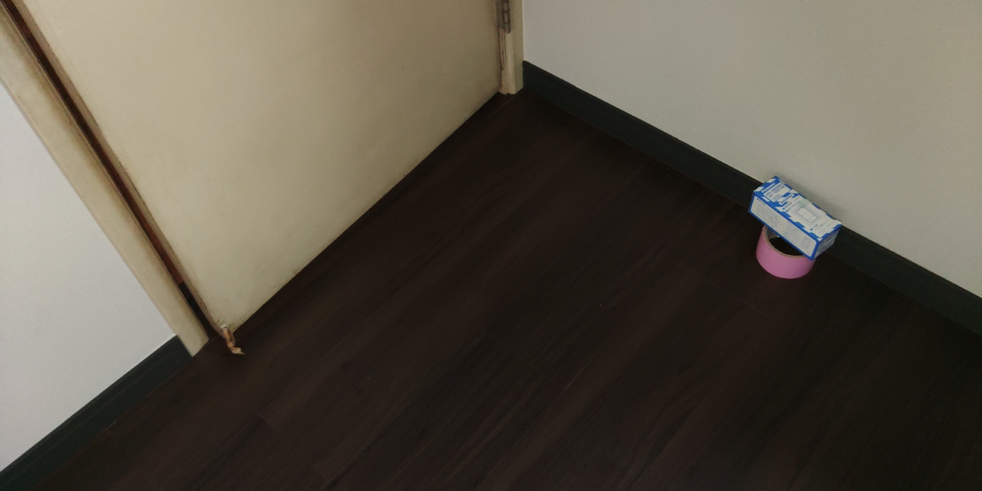 アフター：ダークな床色でスタイリッシュに。