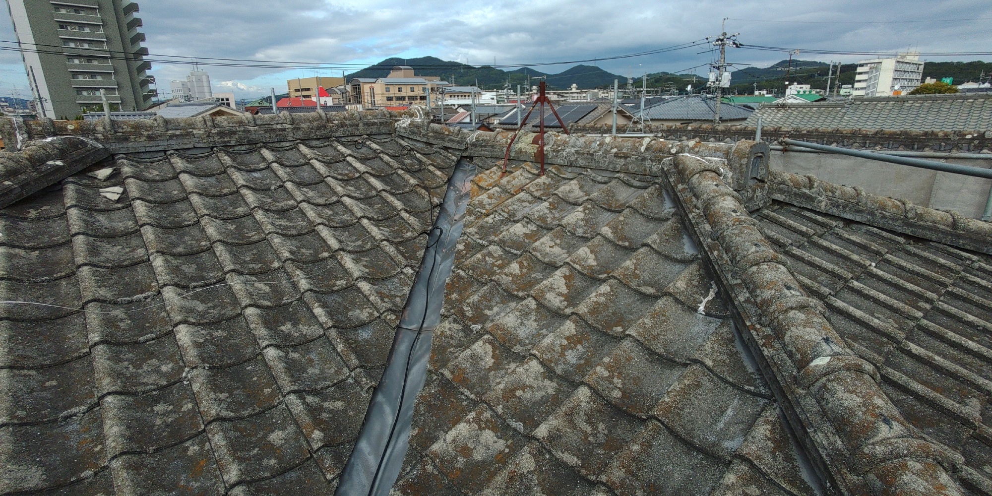 ビフォアー：屋根も葺き替えます