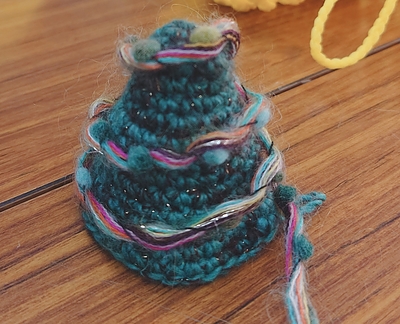 ジュニアニット教室　毛糸で編んだクリスマスツリー