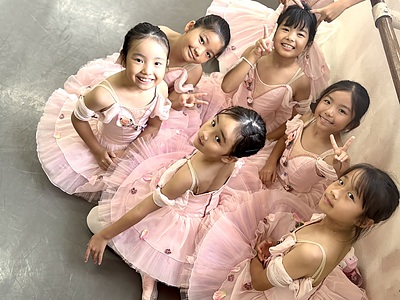 南条バレエのかわいいダンサーたち