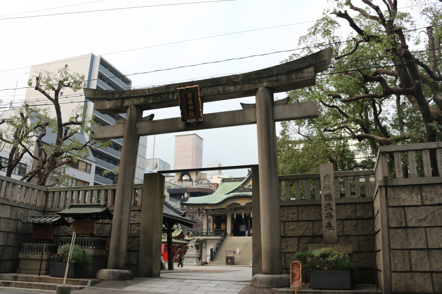 すぐ近くに難波神社