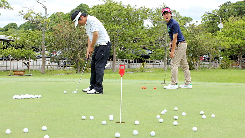 練習グリーンにボールが一杯