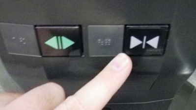 「閉」ボタンを押す