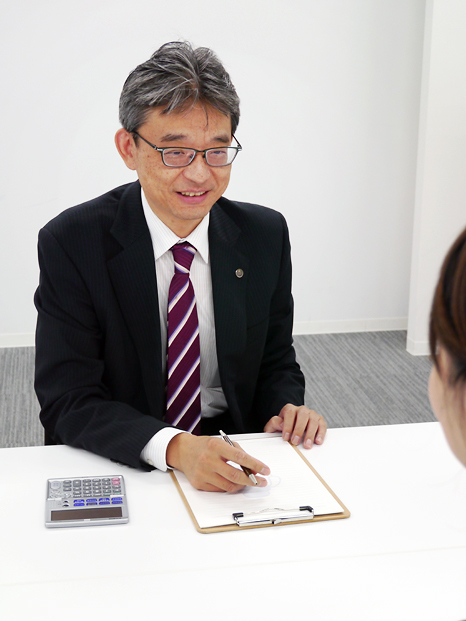 松井孝允さん商談風景