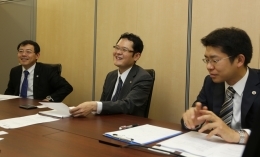 価値観が一致する3人（左から松尾さん、上さん、中村さん）で設立した法律事務所