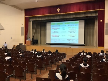 城星学園高等学校での講演にて（大阪市天王寺区）