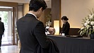 葬儀に遅刻しそうな時・途中退席したい時の連絡と参列マナー