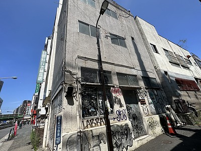 シート工法による建物外壁再生　