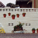 住宅街を楽しくオシャレに演出するブロック塀アート