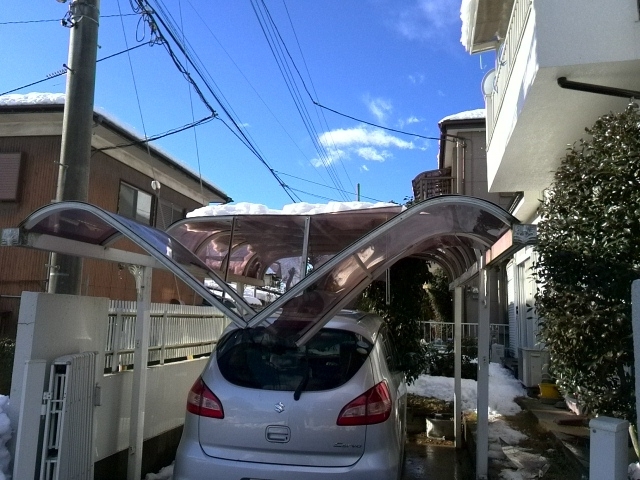 雪で壊れたカーポート