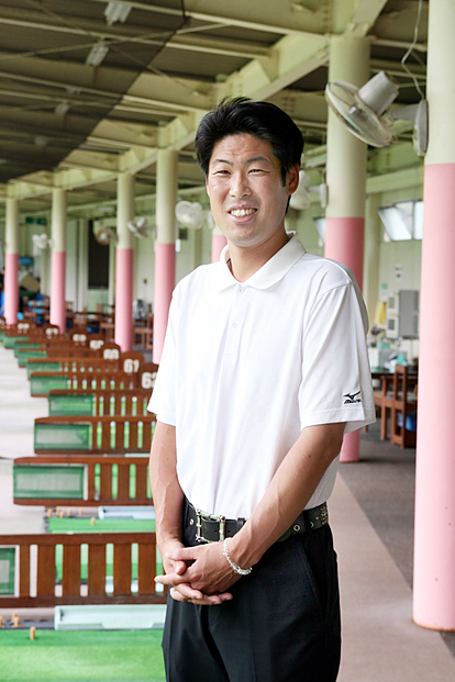 フリーのティーチングプロとして、初心者からプロまで多くのゴルファーを指導している川口貴史さん。とくに、シングルプレーヤーを狙う前向きな中・上級者に評判です