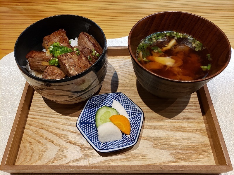 旬彩香炉_ステーキ丼