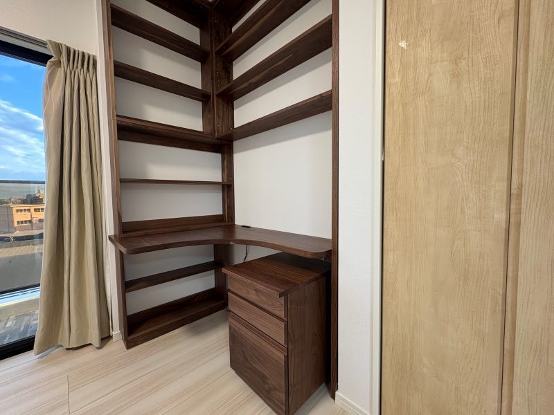 N様邸向け書棚付きデスク4