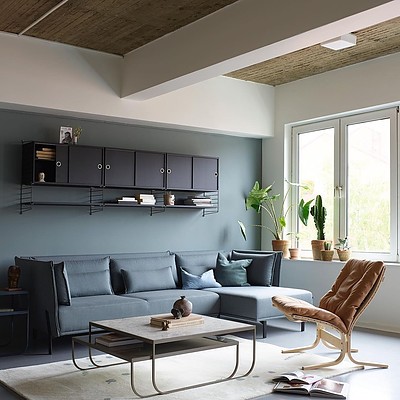 ソファの脇に置くだけで、よりエレガントに