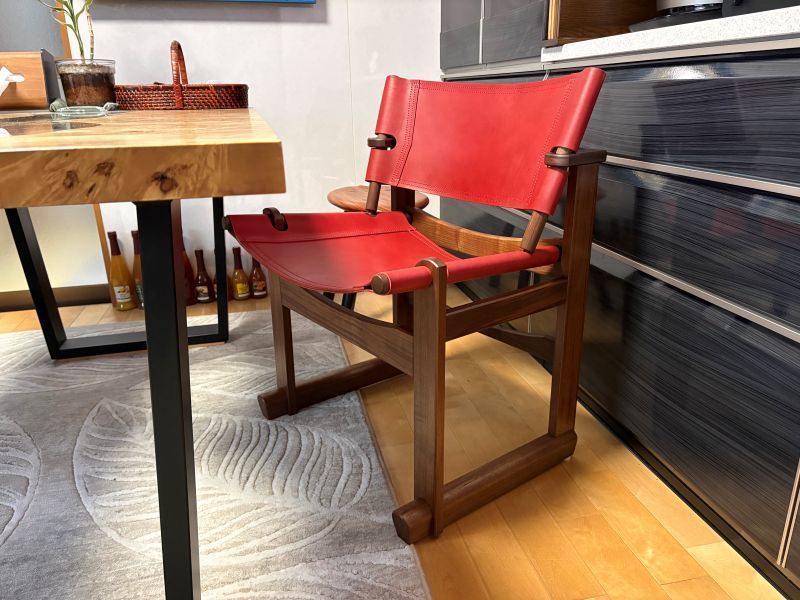 O様邸向けティンバーチェア肘無