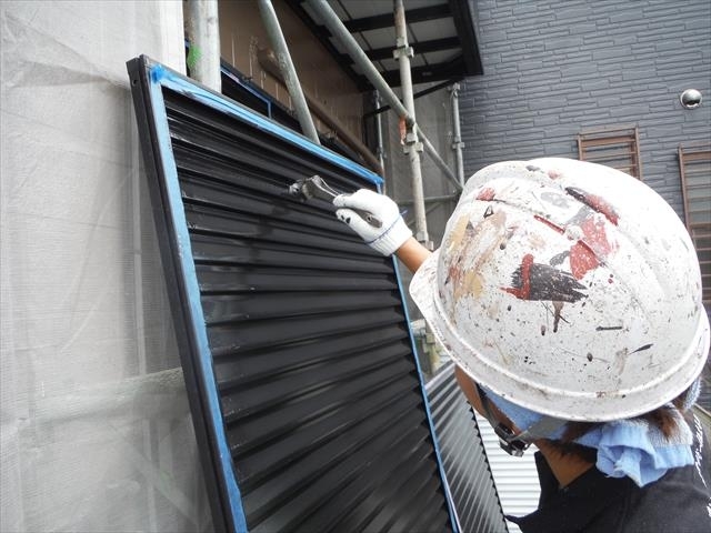 矢野邸雨戸上塗り