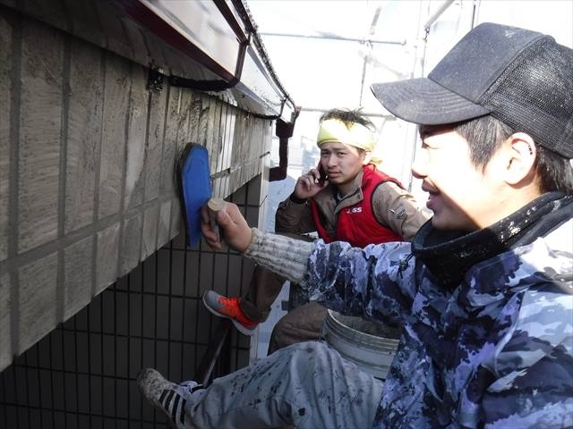 池田邸　タイル目地埋め