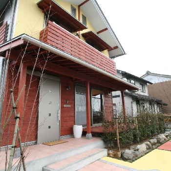 若山誠治 - 高岡の家　単純総二階のおもしろさ