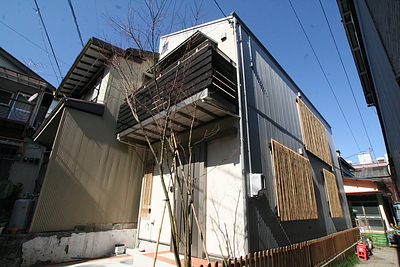 アトリエに住む　狭小の土地に素敵な家を