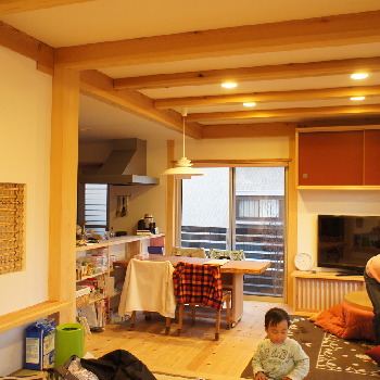 若山誠治 - 広くない区画でも開放的な家を作る。窓を開けて暮らせる。
