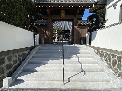 光蓮寺山門の石段