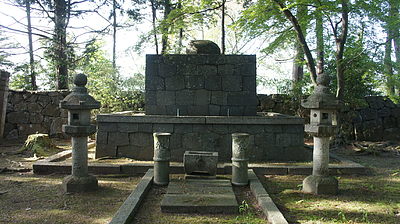 信長の墓　信長の首塚　静岡新聞連載未だ本能寺にあり