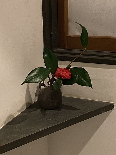 椿を一輪　男のいけばな　小さな花を活ける　花いけようぜ