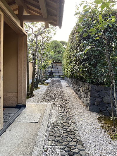 門内の路地