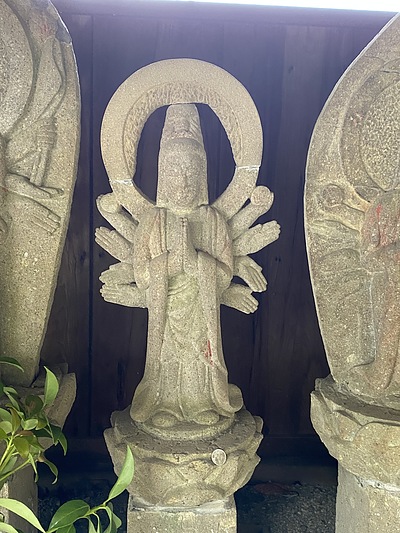 宗徳院の石仏