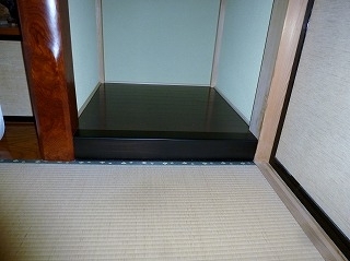 床を貼り替えて仏壇を置くスペースに