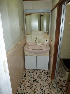 施工前の洗面所