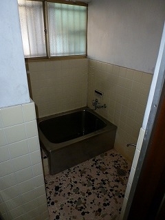 リフォーム前のタイルの浴室