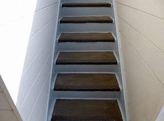 塗替えリフォーム後の外階段