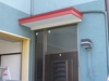 玄関の小さな庇を大きな庇に取替えるリフォーム　浜松市中区