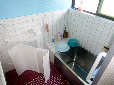 リフォーム前のタイルの浴室