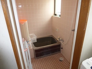 リフォーム前のタイル貼りの0.75坪の浴室
