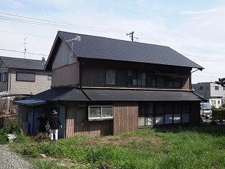 葺き替えリフォーム後のカラーベストの屋根