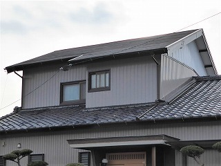 葺き替えリフォーム後の軽量瓦の屋根