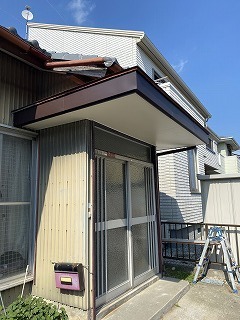 リフォーム後の玄関の屋根