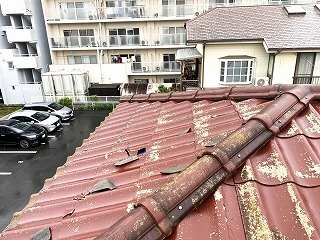 葺き替えリフォーム前のスレート瓦の屋根